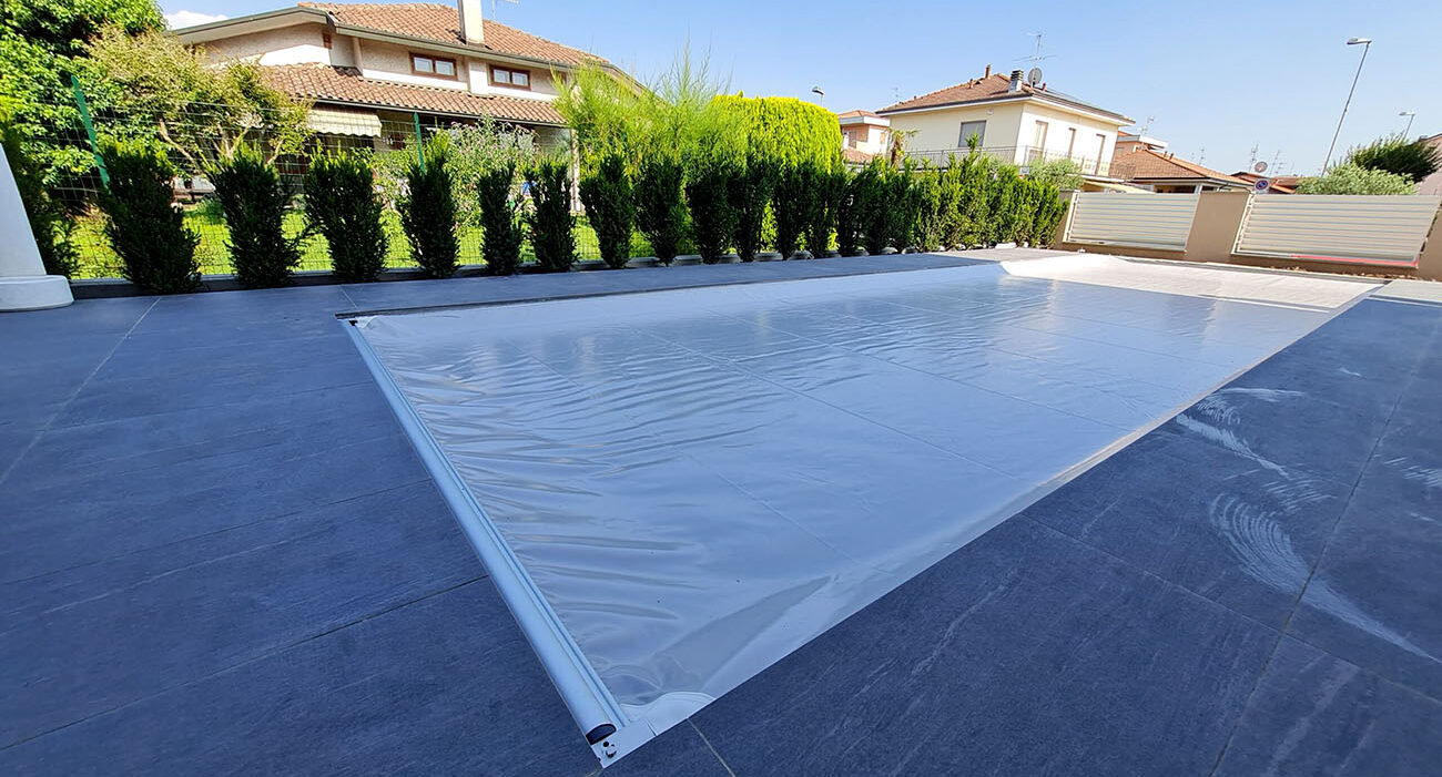 Copertura di sicurezza Four Seasons con telo in PVC Copertura di sicurezza in PVC Four Seasons su piscina