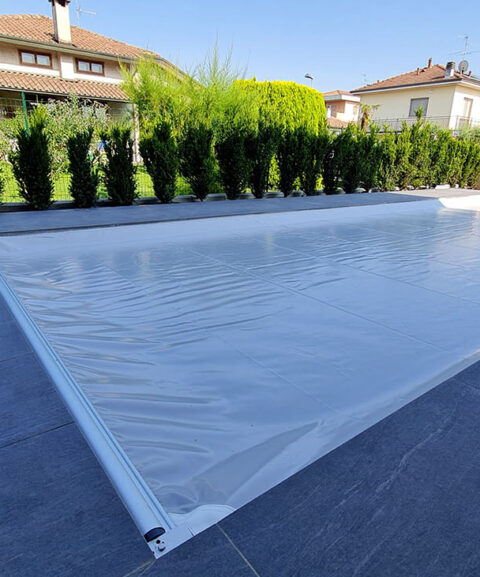 Copertura di sicurezza in PVC Four Seasons su piscina