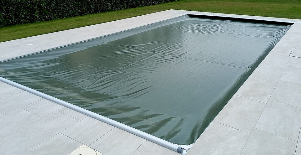 Copertura di sicurezza in PVC Four Seasons su piscina