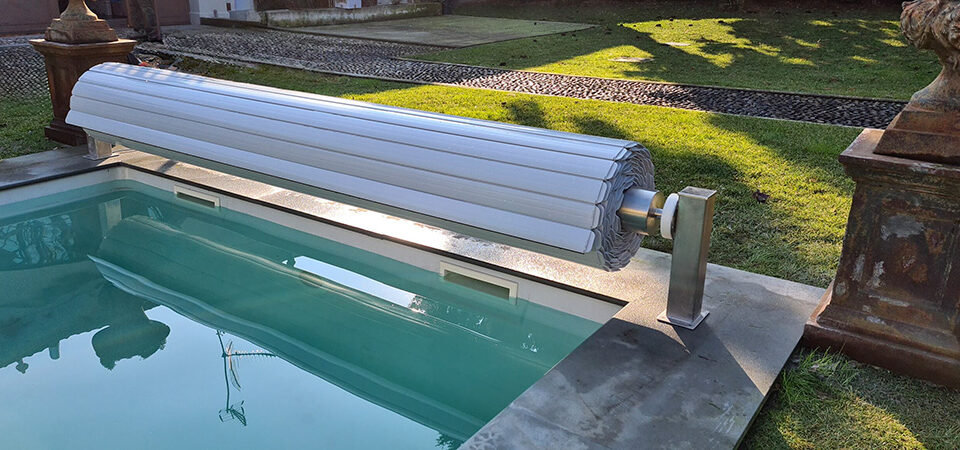 Copertura automatica a tapparella Roll-Up su piscina