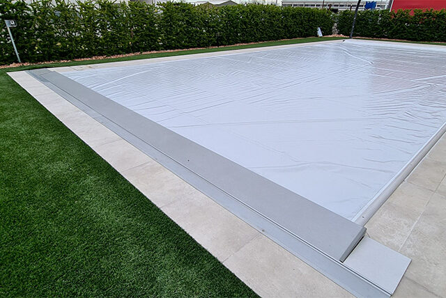 Copertura di sicurezza in PVC Four Seasons su piscina