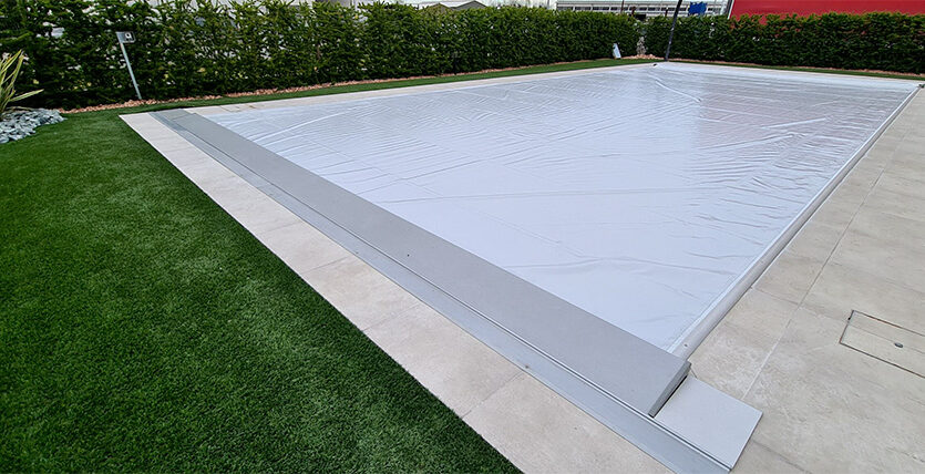 Copertura di sicurezza in PVC Four Seasons su piscina
