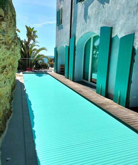 Copertura automatica a tapparella Roll-Up su piscina