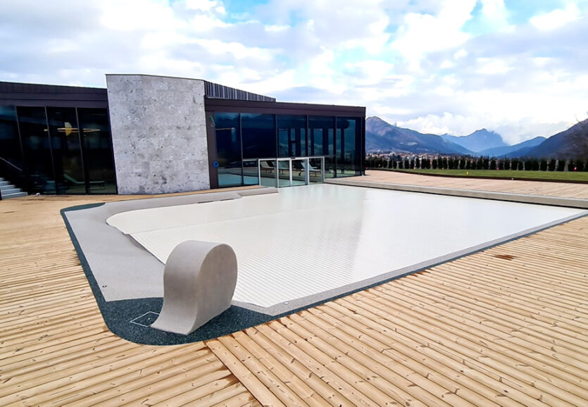 Copertura automatica a tapparella Roll-Up su piscina